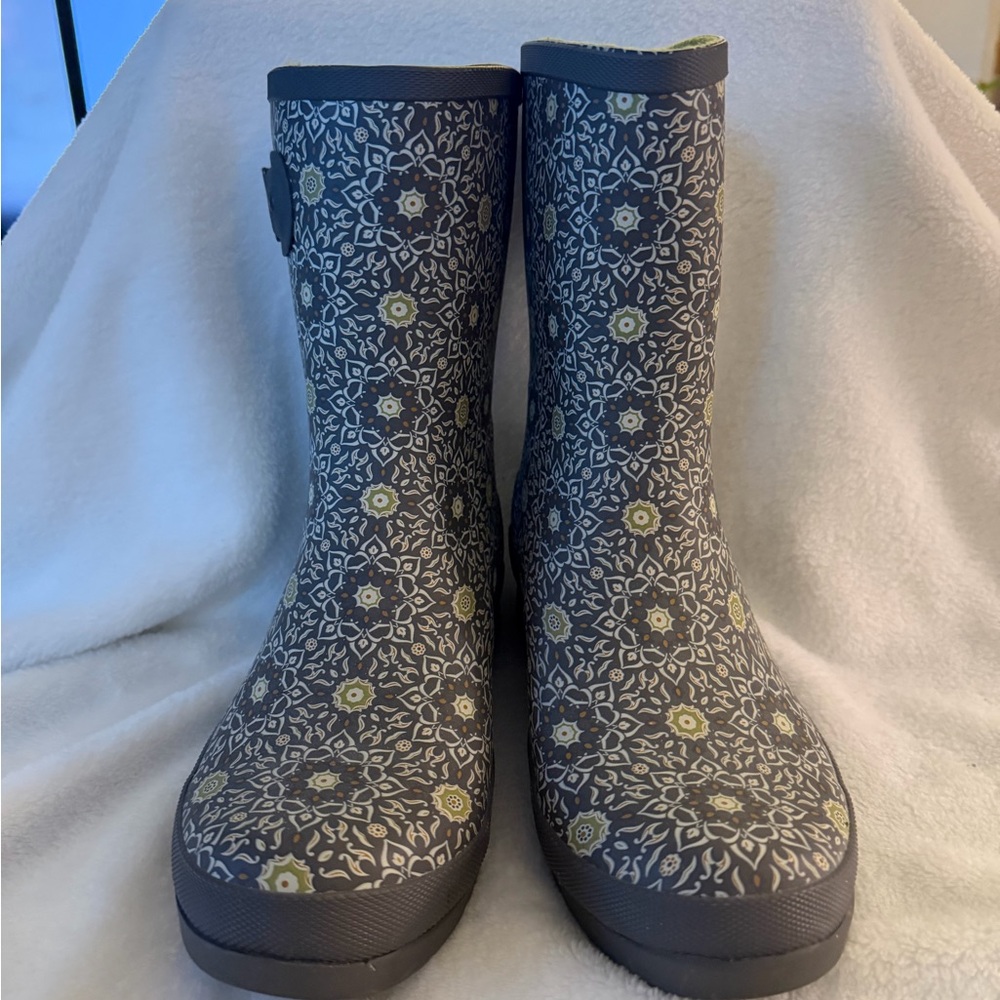 Gray Floral Pattern Rain Boots